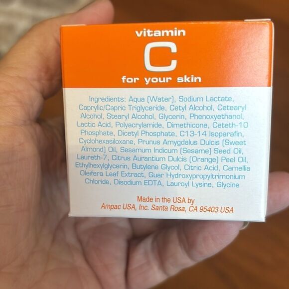 Orange daily vitamin C Dual Action Whitening Cream - Picture 4 of 5